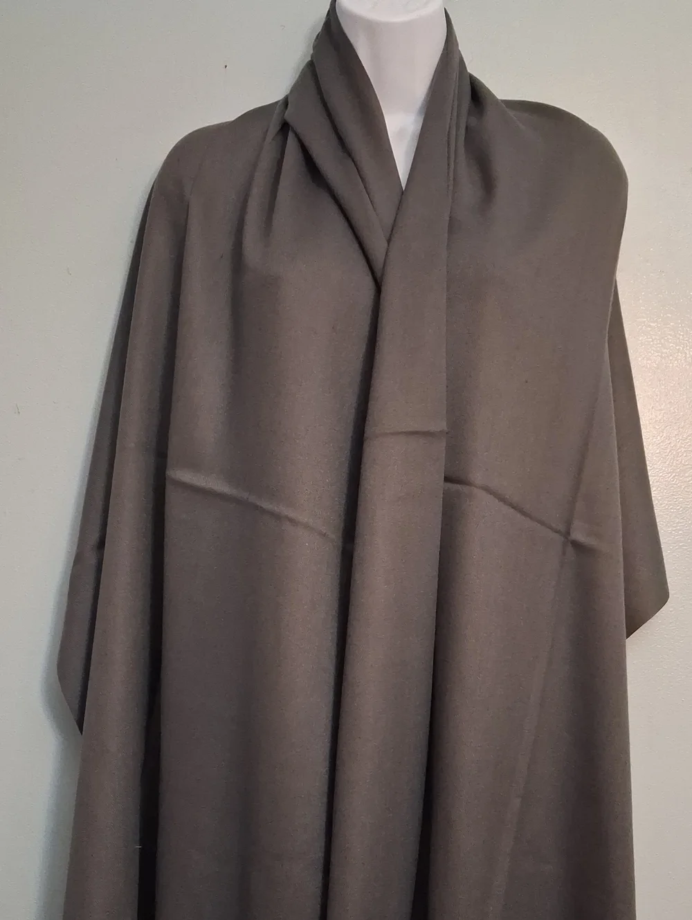 Cashmere Gray With Fringe Scarf